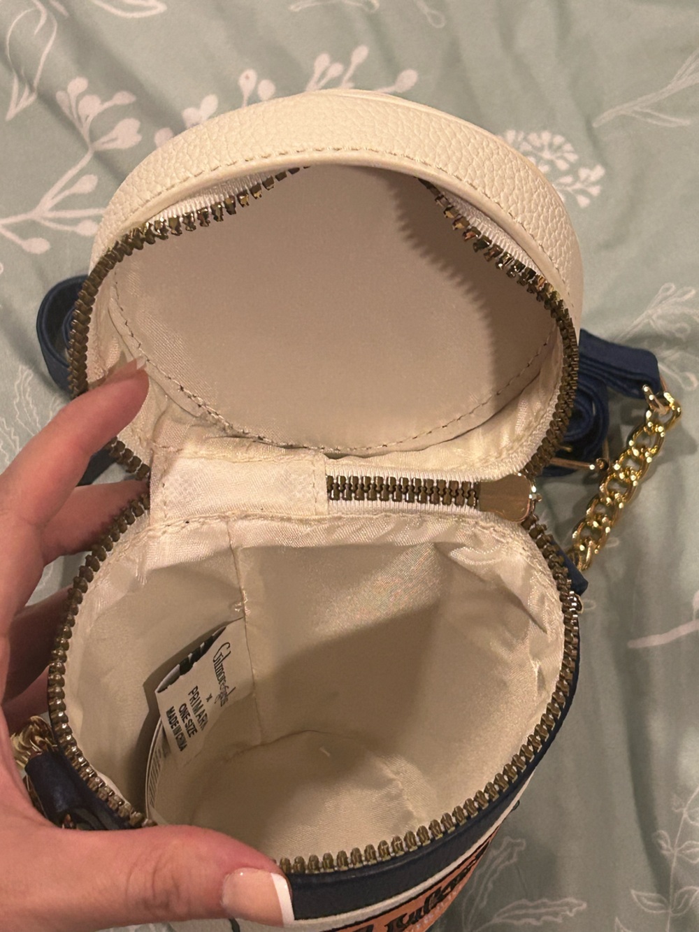 Gilmore Girls 'Luke's' Cup Crossbody Bag and Motif Socks- 5 Pairs - Picture 5 of 10